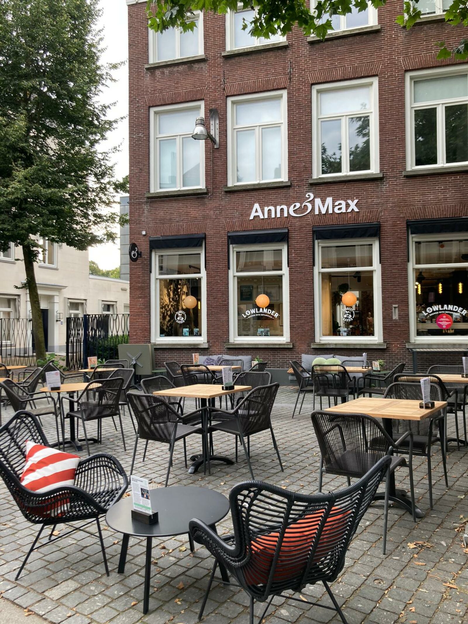 AnneMax-Breda-Veemarktstraat-terras-1600×0-c-default